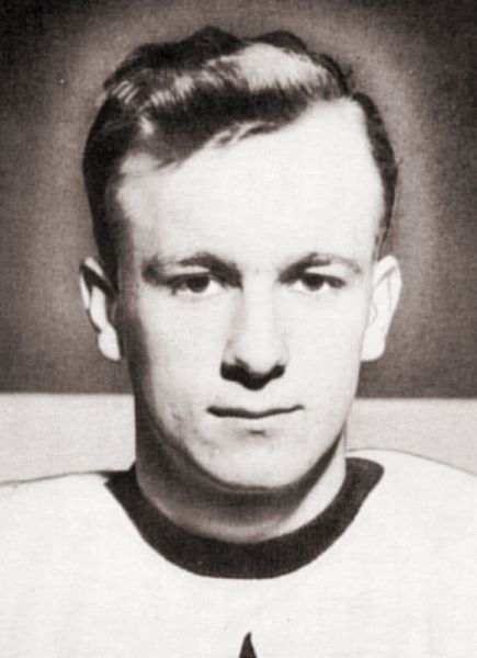Billy Taylor hockey player photo