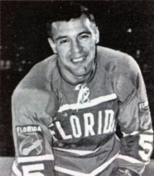 Cliff McKay hockey player photo