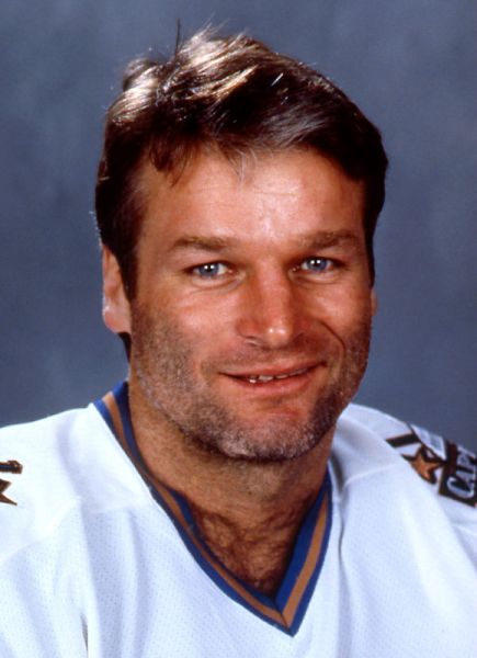 Dale Hunter hockey player photo