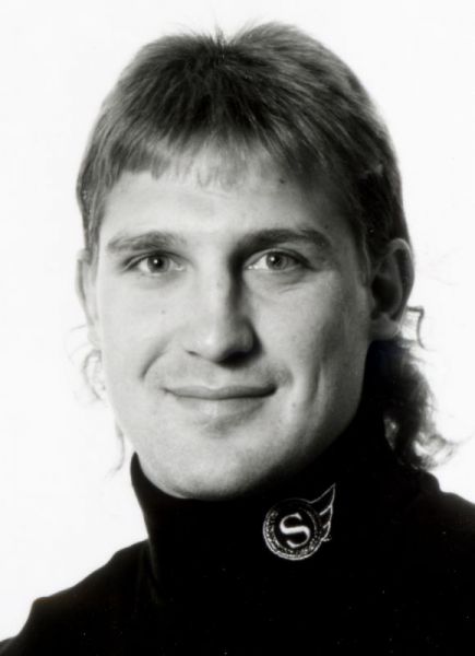Darcy Loewen hockey player photo