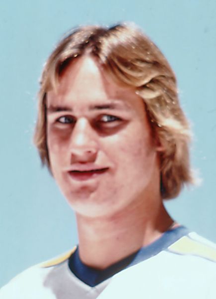 Ed Staniowski hockey player photo