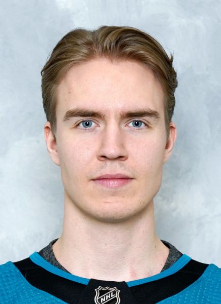 Eetu Makiniemi hockey player photo