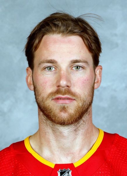 Elias Lindholm hockey player photo