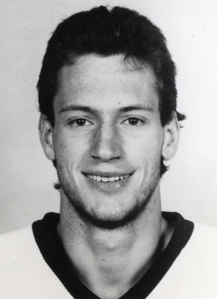 Gord Kluzak hockey player photo