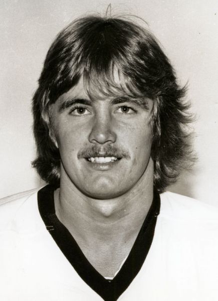 Gordie Clark hockey player photo