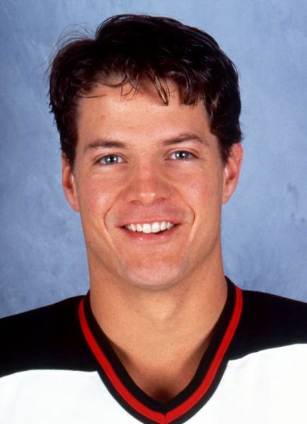 Kevin Dean hockey player photo