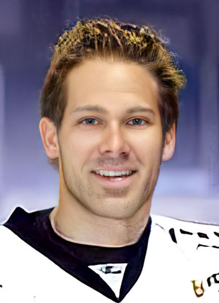 Kevin Lavallee hockey player photo