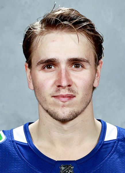 Linus Karlsson hockey player photo
