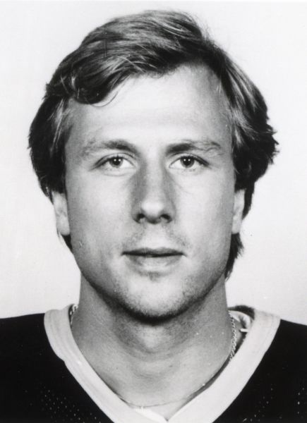 Michael Thelven hockey player photo