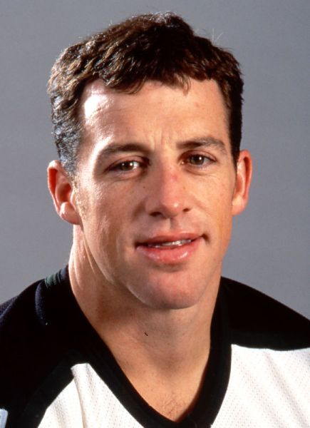 Mike Donnelly hockey player photo