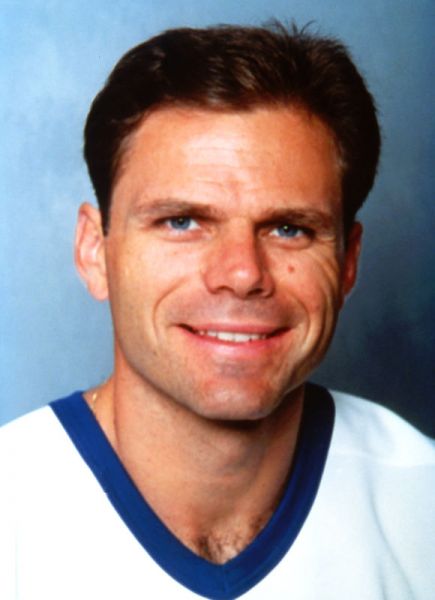 Mike Gartner hockey player photo