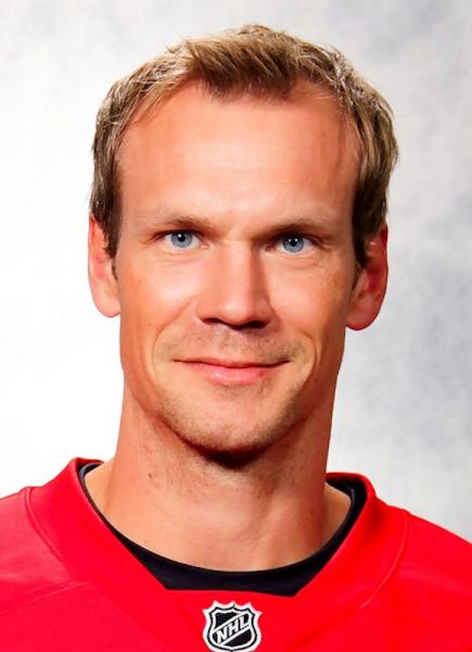 Nicklas Lidstrom hockey player photo