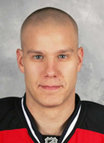 Olli Malmivaara hockey player photo