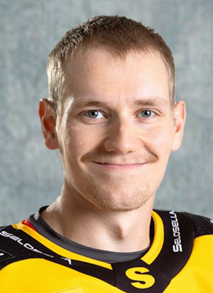 Simo-Petteri Riikola hockey player photo