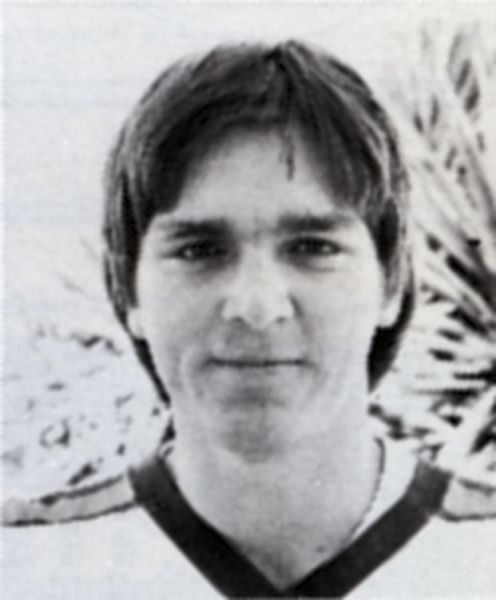 Vic Mercredi hockey player photo