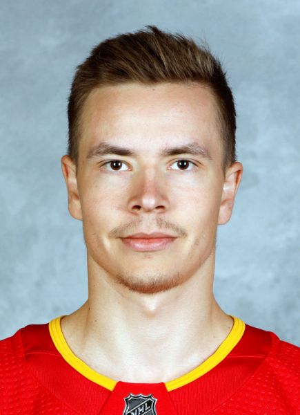 Yegor Sharangovich hockey player photo