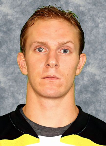 Zach McKelvie hockey player photo