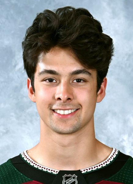 Dylan Guenther hockey player photo