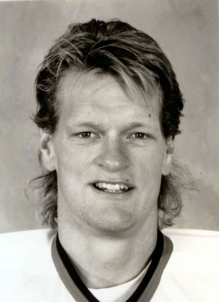 Gary Suter hockey player photo