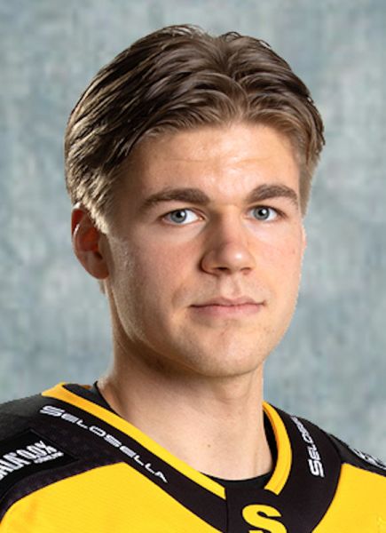 Roni Karvinen hockey player photo