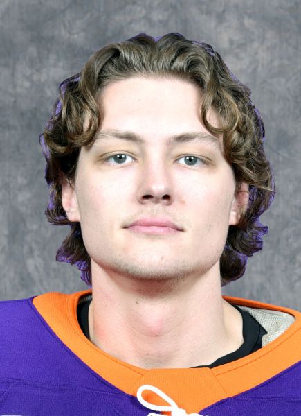 Tanner Schachle hockey player photo